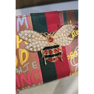 New Womens Multi Graffiti Print Pearl Queen Bee Stripe Bi-fold Zip Wallet